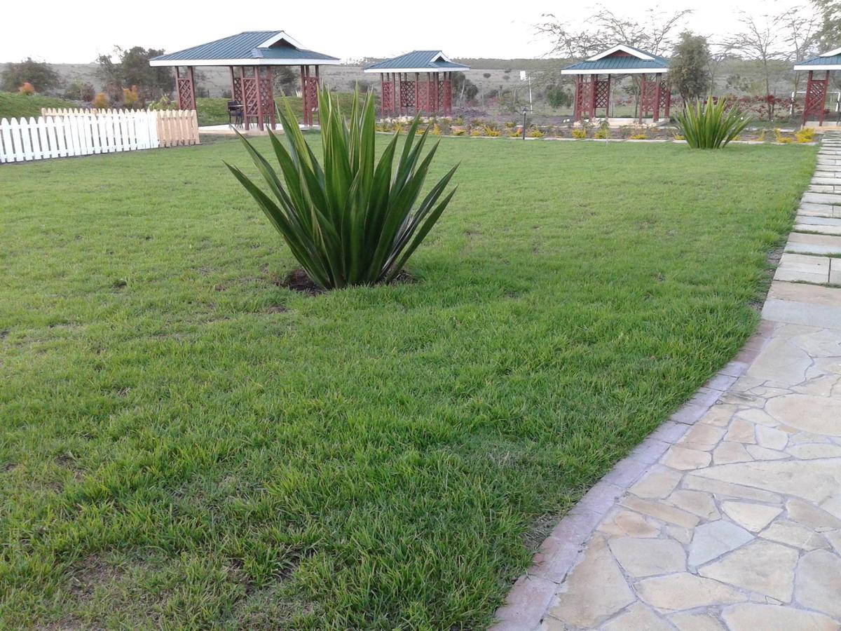 Tumaini Gardens Panzió Kajiado Kültér fotó